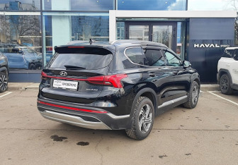 Подержанный автомобиль Hyundai Santa Fe 2021 года (5 фото)