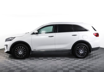 Подержанный автомобиль Kia Sorento 2019 года (8 фото)
