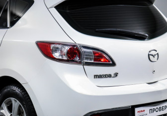 Подержанный автомобиль Mazda 3 Hatchback 2010 года (16 фото)