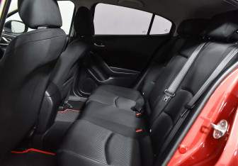 Подержанный автомобиль Mazda 3 Hatchback 2013 года (15 фото)