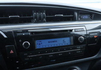 Подержанный автомобиль Toyota Corolla Sedan 2013 года (16 фото)