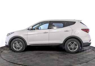 Подержанный автомобиль Hyundai Santa Fe 2018 года (8 фото)