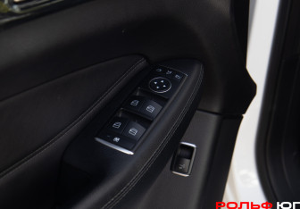 Подержанный автомобиль Mercedes-Benz GLE 2016 года (15 фото)