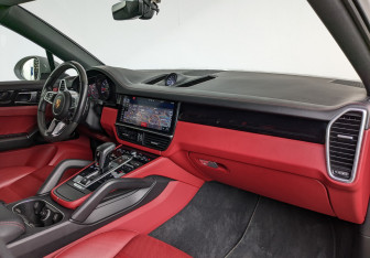 Подержанный автомобиль Porsche Cayenne 2020 года (3 фото)