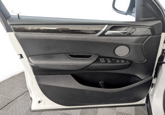 Подержанный автомобиль BMW X4 2017 года (19 фото)