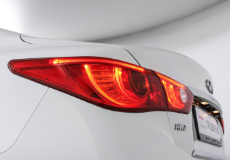 Подержанный автомобиль Infiniti Q50 2016 года (22 фото)
