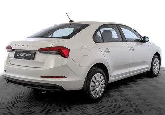 Подержанный автомобиль Skoda Rapid Liftback 2021 года (5 фото)