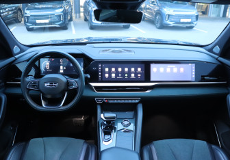 Подержанный автомобиль Geely Monjaro 2023 года (12 фото)