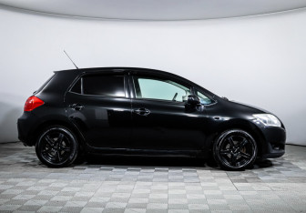 Подержанный автомобиль Toyota Auris Hatchback 2007 года (4 фото)