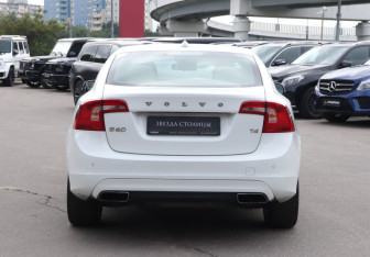 Подержанный автомобиль Volvo S60 2017 года (6 фото)