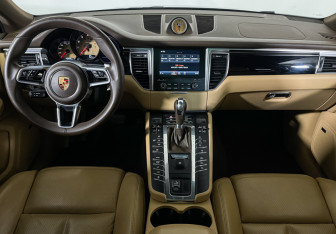 Подержанный автомобиль Porsche Macan 2017 года (12 фото)