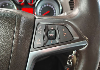 Подержанный автомобиль Opel Insignia Wagon 2011 года (15 фото)