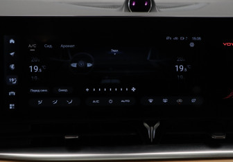 Подержанный автомобиль Voyah Dream 2023 года (18 фото)