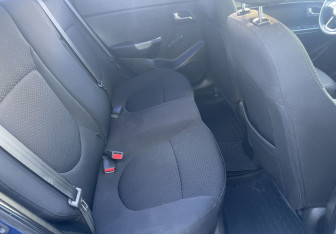 Подержанный автомобиль Kia Rio Sedan 2011 года (10 фото)