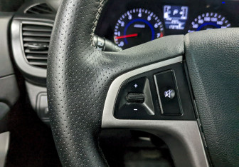 Подержанный автомобиль Hyundai Solaris Hatchback 2014 года (26 фото)