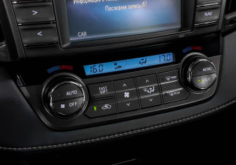 Подержанный автомобиль Toyota RAV4 2014 года (15 фото)