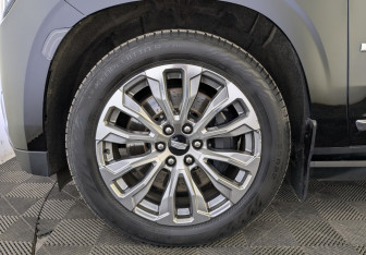 Подержанный автомобиль GMC Yukon 2024 года (18 фото)