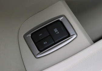 Подержанный автомобиль Jaguar XF Sedan 2012 года (13 фото)