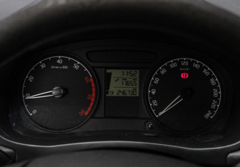 Подержанный автомобиль Skoda Fabia Hatchback 2010 года (15 фото)