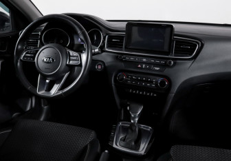 Подержанный автомобиль Kia Ceed Wagon 2019 года (12 фото)