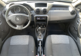 Подержанный автомобиль Renault Duster 2012 года (10 фото)