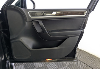 Подержанный автомобиль Volkswagen Touareg 2014 года (29 фото)