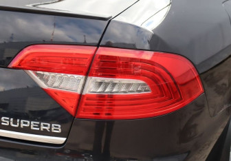Подержанный автомобиль Skoda Superb Liftback 2013 года (24 фото)