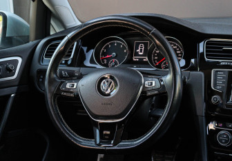 Подержанный автомобиль Volkswagen Golf Hatchback 2014 года (11 фото)