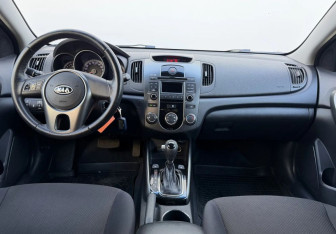 Подержанный автомобиль Kia Cerato Sedan 2010 года (9 фото)