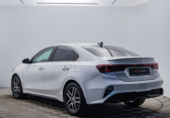 Подержанный автомобиль Kia Cerato Sedan 2021 года (3 фото)