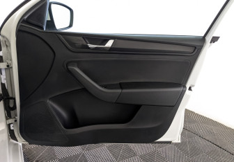 Подержанный автомобиль Skoda Rapid Liftback 2021 года (24 фото)
