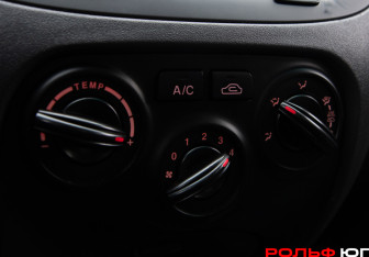 Подержанный автомобиль Kia Rio Hatchback 2010 года (17 фото)