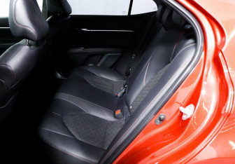 Подержанный автомобиль Toyota Camry Sedan 2021 года (13 фото)