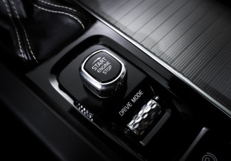 Подержанный автомобиль Volvo XC60 2019 года (18 фото)