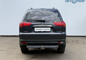 Подержанный автомобиль Mitsubishi Pajero Sport 2013 года (6 фото)
