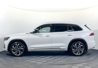 Подержанный автомобиль Geely Monjaro 2025 года (7 фото)