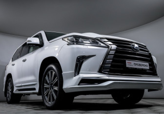 Подержанный автомобиль Lexus LX 2015 года (19 фото)