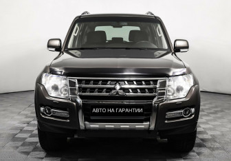 Подержанный автомобиль Mitsubishi Pajero 2015 года (2 фото)