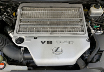 Подержанный автомобиль Lexus LX 2015 года (9 фото)