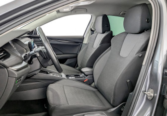 Подержанный автомобиль Skoda Octavia Liftback 2021 года (20 фото)