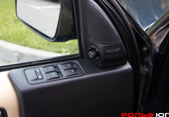 Подержанный автомобиль Land Rover Discovery 2007 года (15 фото)