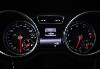 Подержанный автомобиль Mercedes-Benz GLE 2016 года (16 фото)