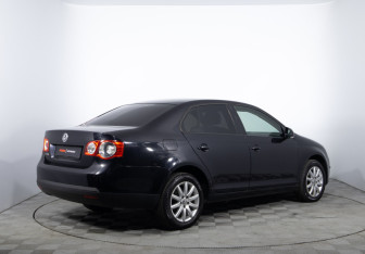 Подержанный автомобиль Volkswagen Jetta Sedan 2009 года (5 фото)