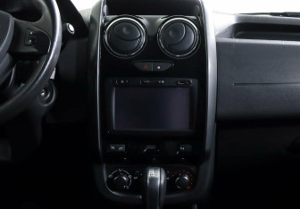 Подержанный автомобиль Renault Duster 2018 года (13 фото)