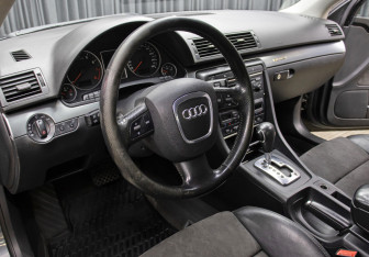 Подержанный автомобиль Audi A4 Sedan 2005 года (15 фото)