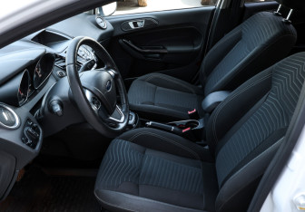 Подержанный автомобиль Ford Fiesta Hatchback 2015 года (16 фото)