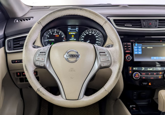 Подержанный автомобиль Nissan X-Trail 2016 года (22 фото)