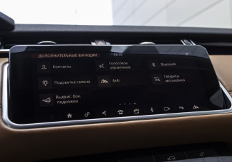 Подержанный автомобиль Land Rover Range Rover Velar 2017 года (19 фото)