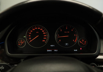 Подержанный автомобиль BMW X5 2016 года (15 фото)