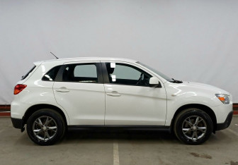 Подержанный автомобиль Mitsubishi ASX 2012 года (4 фото)